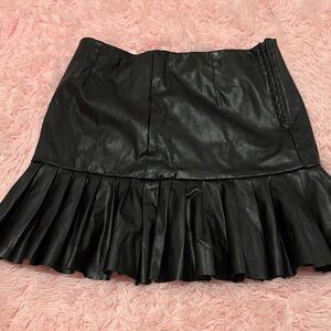 Impressions Black Faux Leather Pleated-Hem Mini Skirt